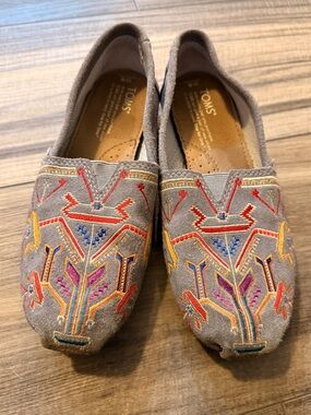 TOMS Embroidered Slip On Flats Womens Size 6 Boho Southwest Casual Shoes